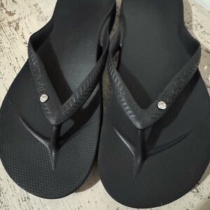 Archies black flip flops womens size 11 with rhinestone like new